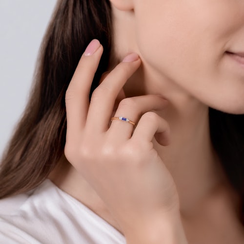 Pierścionek zaręczynowy SAVICKI: dwukolorowe złoto, niebieski szafir, diamenty